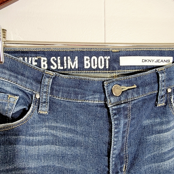 ❗️4/$20 DKNY Ave B Slim Bootcut Lightly Distressed  Midrise Jeans Size 10 Short - Picture 2 of 6